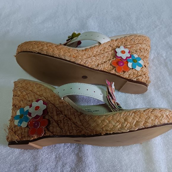 Slip-on Wedges with Flowers, US Size 9 - Picture 4 of 9